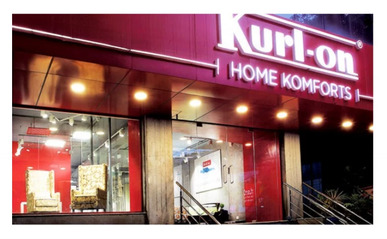 Kurl on store front image